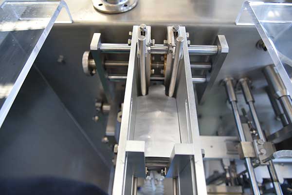 水平給袋式自動香蕉免费在线视频采用預製包裝袋精美包裝