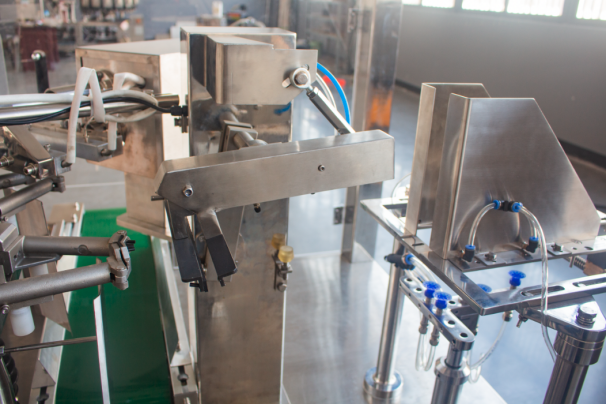 給袋機自動香蕉免费在线视频是用各種熱封性的多層複合膜