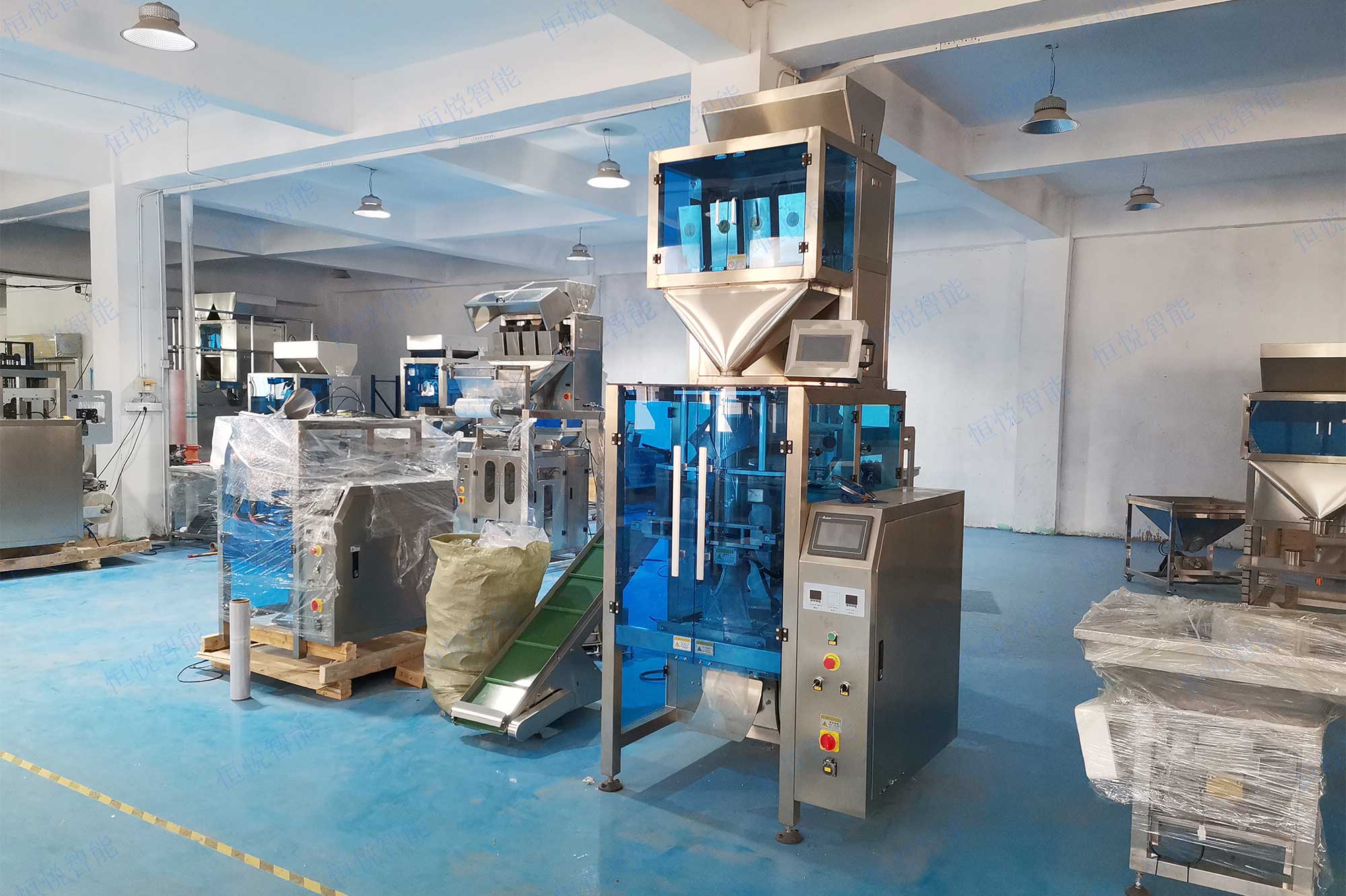 全自動顆粒稱重香蕉免费在线视频械設備是一種機械給料裝置與傳感器稱重裝置結合的一種定量裝袋機械